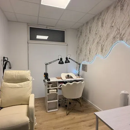 Bureau professionnel 9 m² avec vitrine - Place des Justices, Angers