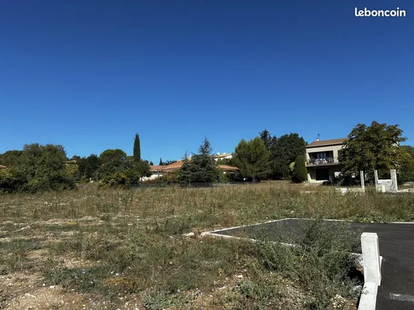 Terrain 360 m² Greasque