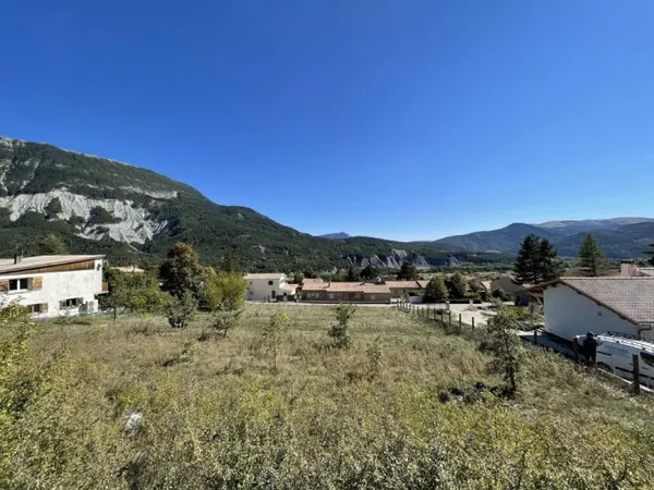 Terrain constructible plat  proche Verdon