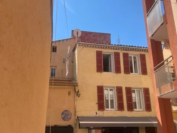 Appartement 2 pièces au centre de Sanary-sur-mer (location à l'année)