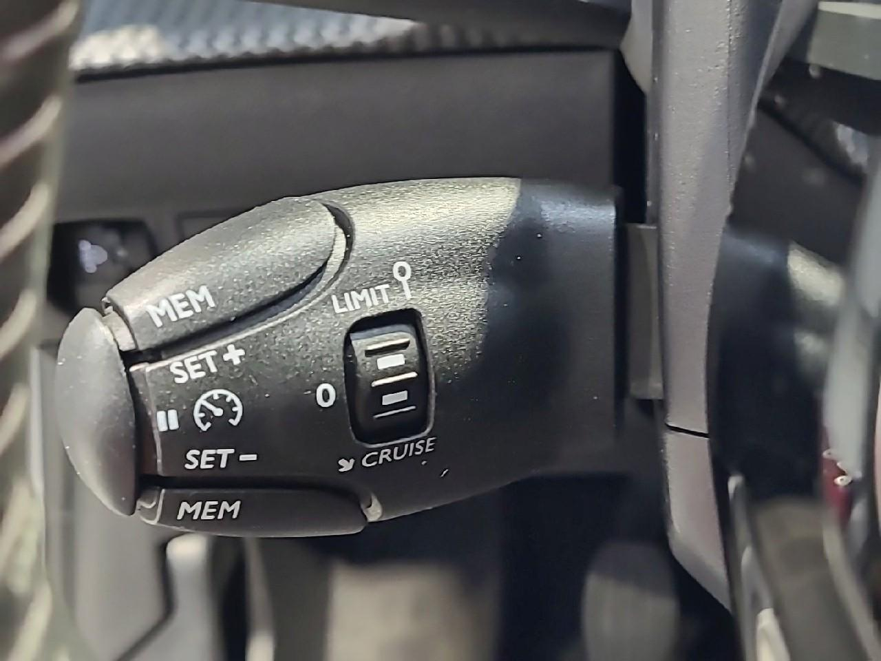Peugeot 208 puretech 100 s&s bvm6 allure pack — photo 23
