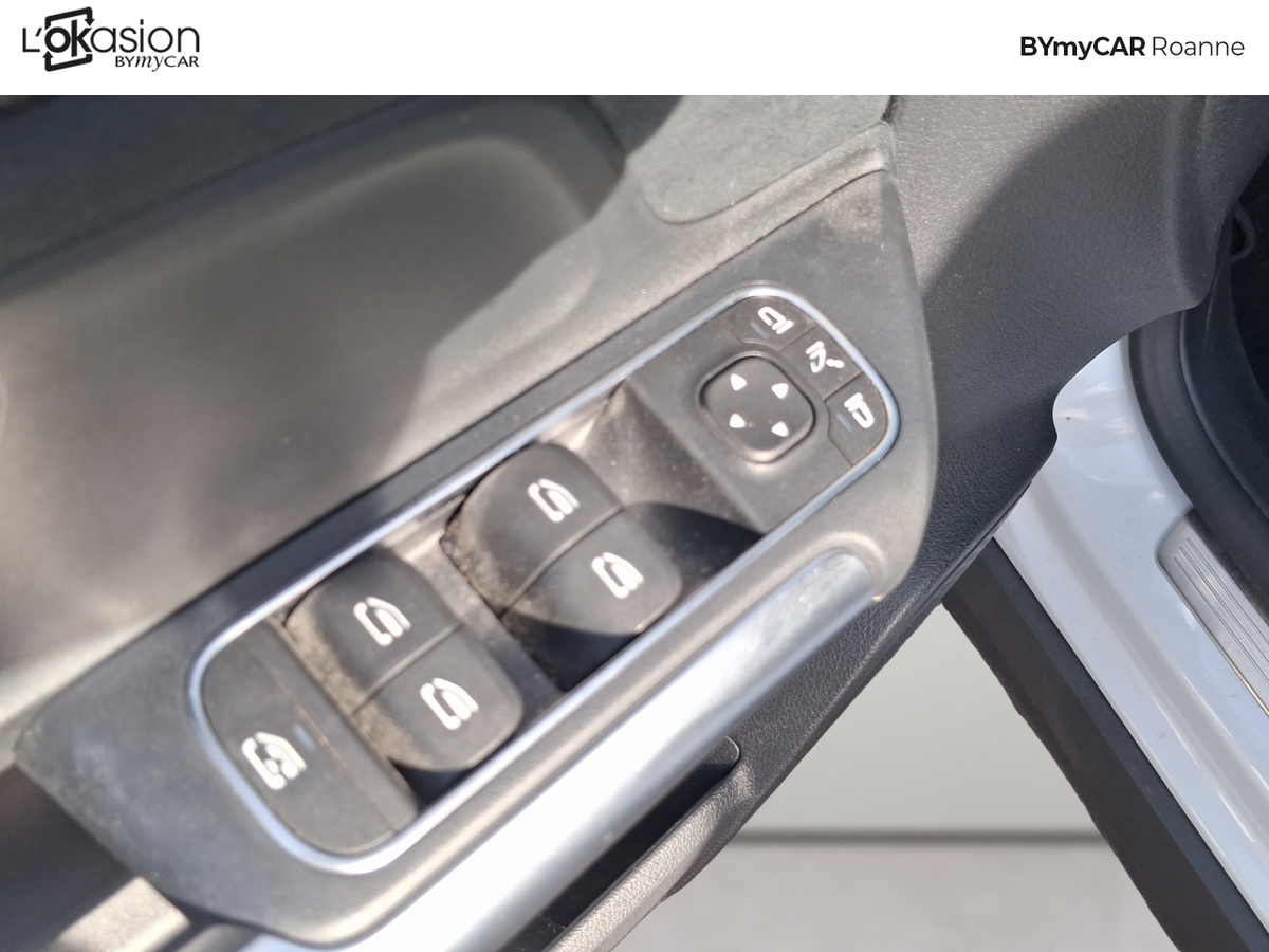 Mercedes GLA 180 7G-DCT — photo 24