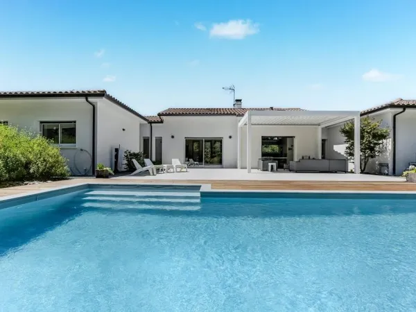 Maison contemporaine-T6-Rouffiac-Tolosan-Piscine