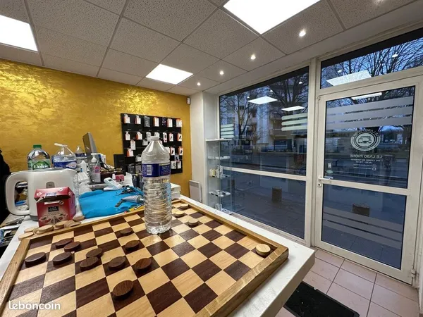 Boutique 38 m² MONTREUIL