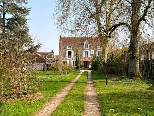 Maison 10 pièces 280 m²