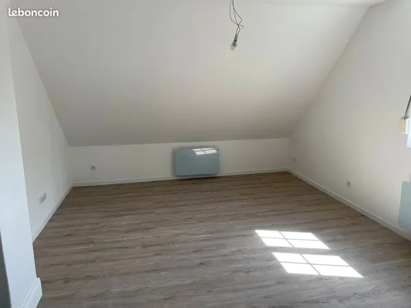 Appartement 3 pièces lumineux - 2e étage - isolé thermiquement