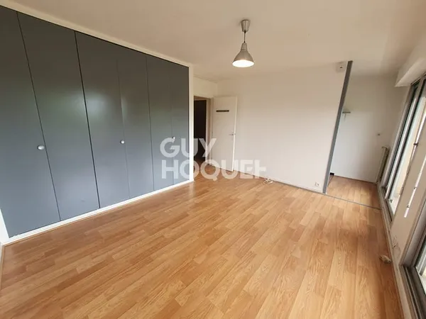 TALENCE T1 + Balcon + Place de parking