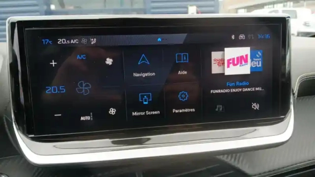 Peugeot 208 hybrid 110 e-dcs6 — photo 17