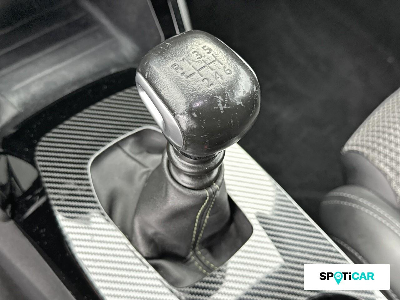 Peugeot 2008 1.2 puretech 130ch s&s gt — photo 14