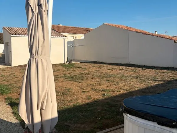 MAISON RÉCENTE - 135 m² - 4 CHAMBRES - JARDIN AVEC JACUZZI
