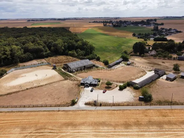 Structure équestre de qualité avec revenus locatifs Puchay 27