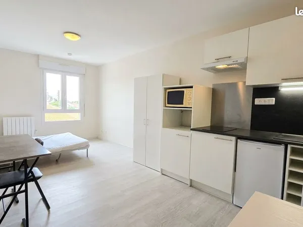 STUDIO Meublé Lumineux fraichement rénové + PARKING - Champommier