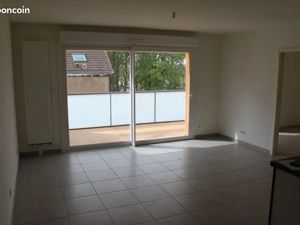 Loue T2 neuf THPE 48 m2, lumineux + large Terrasse 15 m2 sans vis-à-vis dernier étage (3ime) Petite 