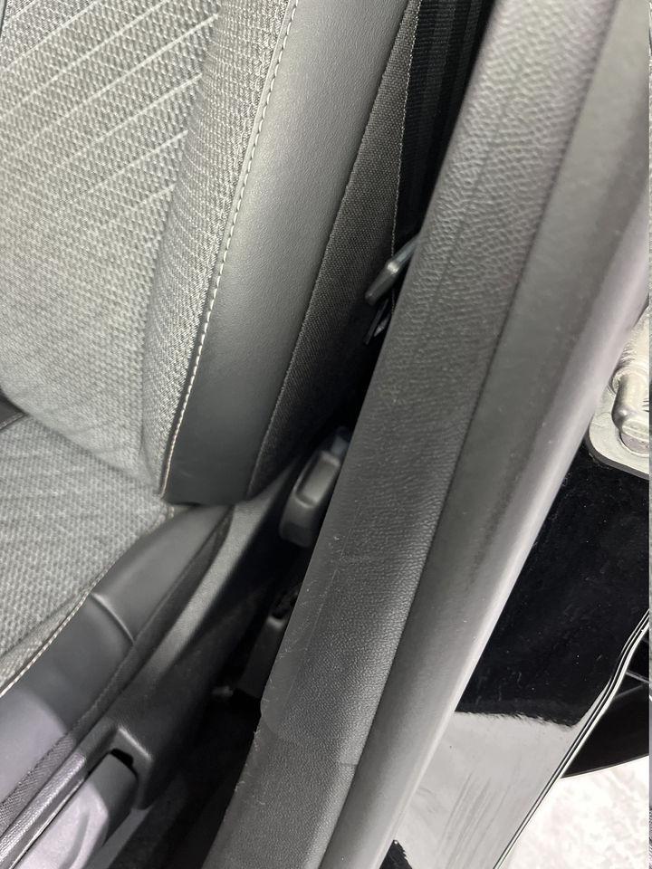Peugeot 208 — photo 61