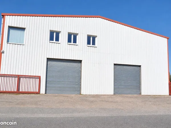 Local 771 m² Le Muy