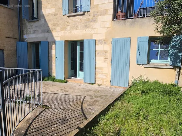 Appartement terrasse aux Bourgades UZES