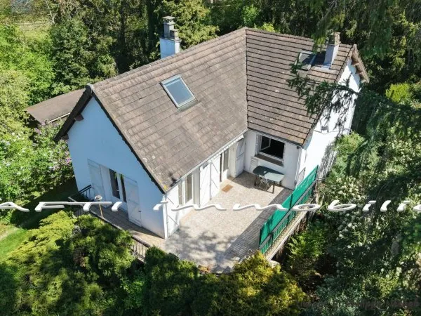 Maison de 118m2 habitables / 4 chambres / 3370m2 de jardin au calme absolu ...