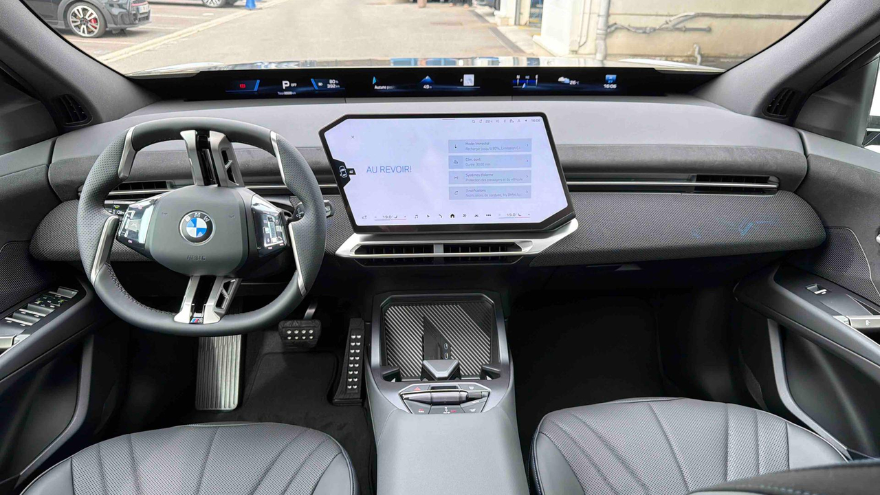 BMW iX3 50 xDrive — photo 11