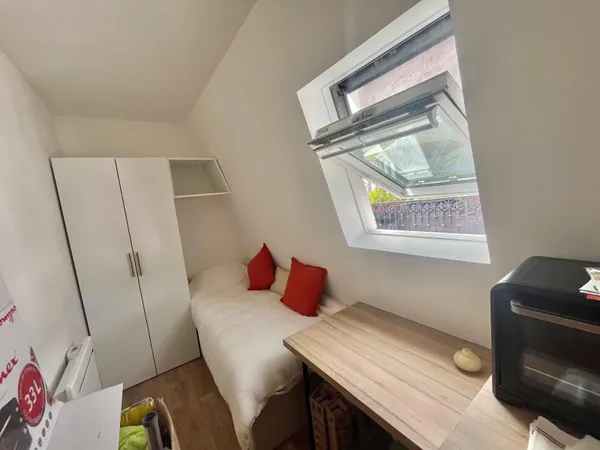 Studette Paris 9e Saint Georges - première location