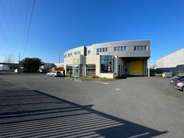 Local d'activité 2028 m²