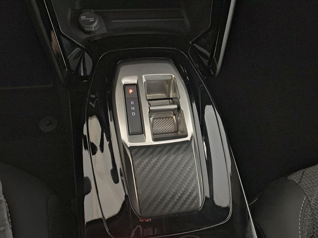 Peugeot 2008 hybrid 145 ch e-dcs6 allure — photo 17