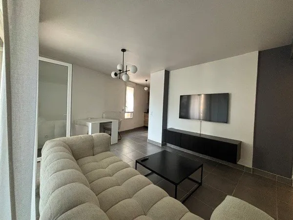 Appartement meublé T2 avec loggia et stationnement - Tours Nord