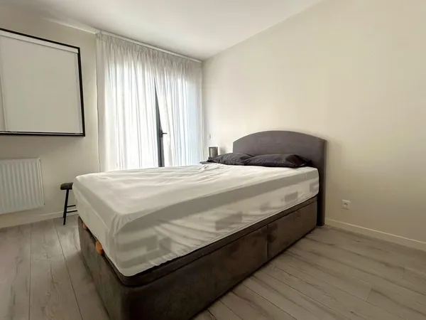 Location appartement T2 spacieux lumineux dans rue calme, stationnement gratuit, proche tram et comm