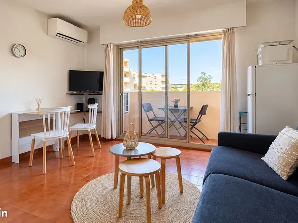 Studio meublé avec balcon et parking - Centre Sainte-Maxime