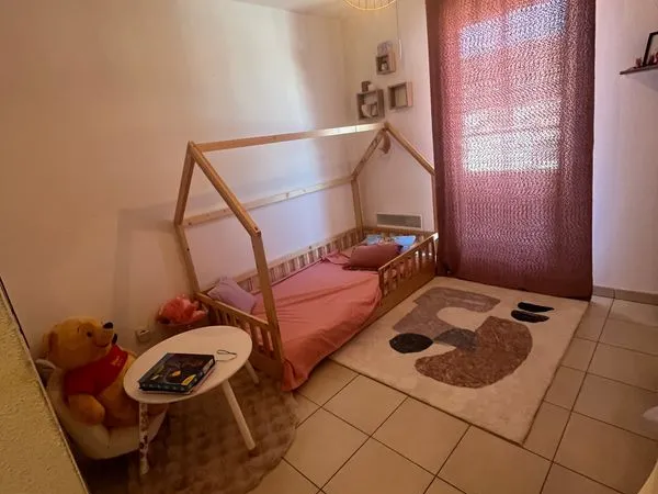 Appartement T3 avec piscine dans résidence sécurisée - La Verpillière