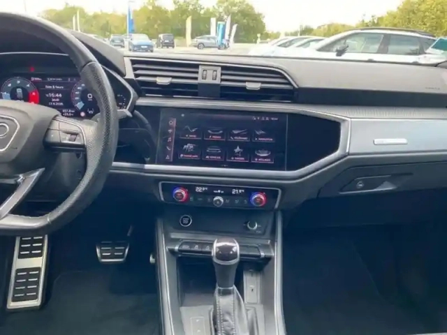 Audi Q3 35 tdi 150 ch s tronic 7 s line — photo 10