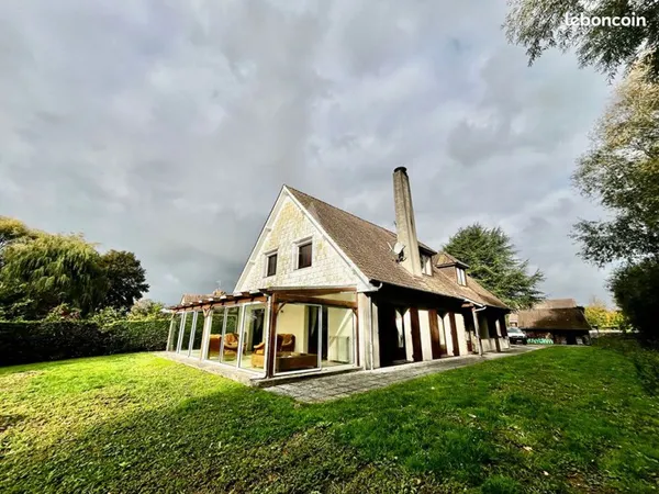 Maison 8 pièces 240 m²