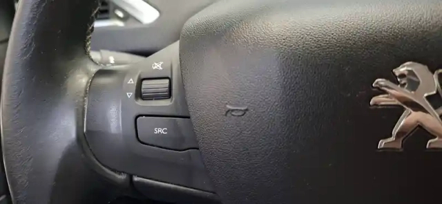 Peugeot 2008 1.2 puretech 110ch s&amp;s eat6 — photo 29