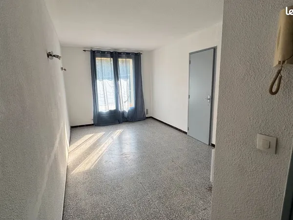 Appartements 45 m² À GARONS