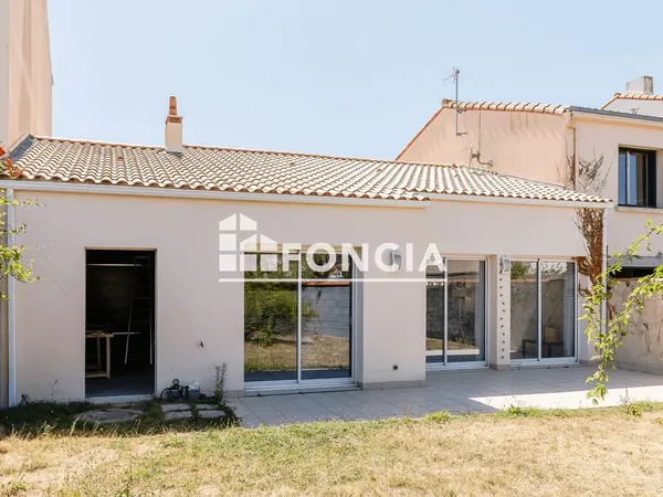 LES SABLES D'OLONNE PROCHE CENTRE ET PLAGE - Maison T3 de 100m2 de plain-pied avec garage, terrasse 