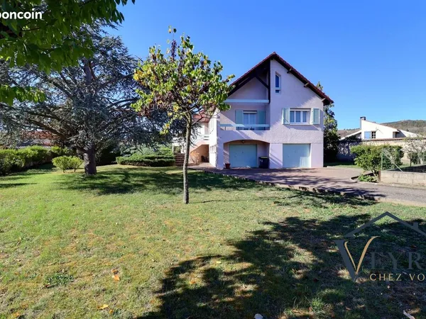 Maison 7 pièces 210 m²