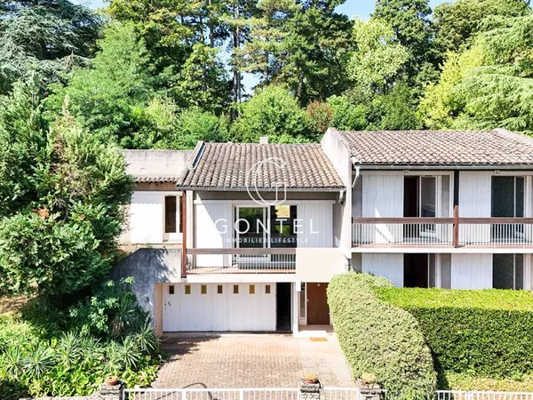 Vends maison à rénover - 157 m² - 5 pièces, 5 chambres - St Didier Au Mont D Or 69370