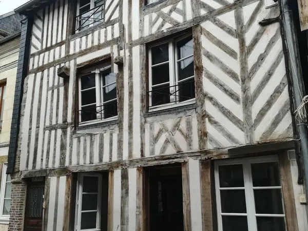 Maison normande lumineuse avec terrasse proche du vieux bassin