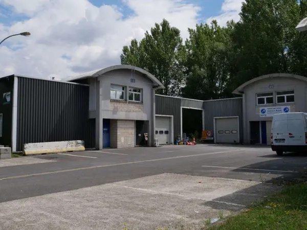 Local d'activité atelier 400m² à louer àCharmes