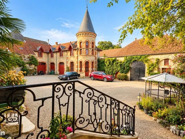 Château 1000 m² Le Montsaugeonnais