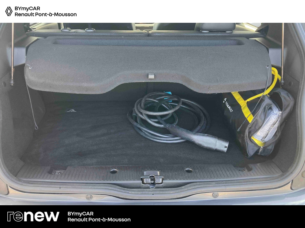 Renault Twingo III E-Tech — photo 13