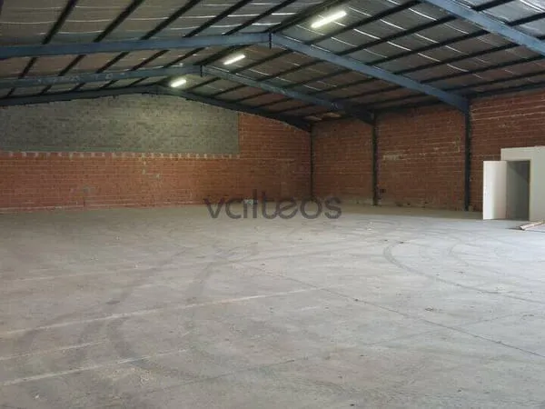 Local d'activité 590 m²