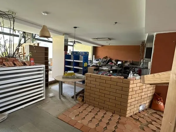 Local commercial 170 m²