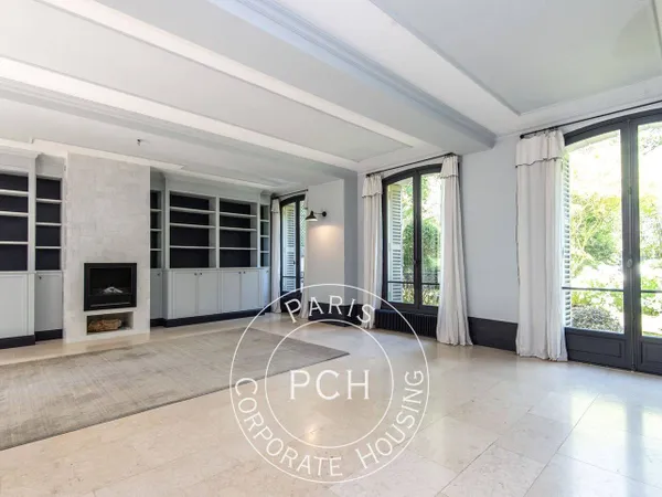 Maison 7 pièces 297 m²