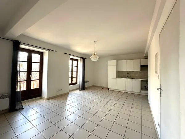 Location appartement T2 de 42 m² à CARCASSONNE, quartier des Capucins, proche des commerces, des Ber