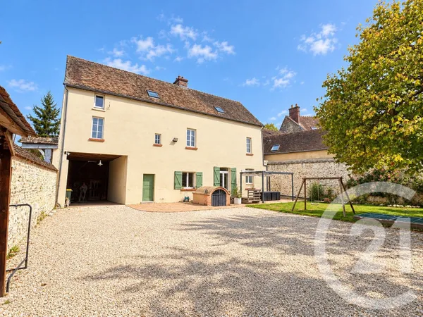 Maison 6 pièces 252 m²