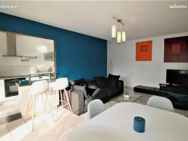 Beau T1 meublé - balcon vue mer- WIFI centre beaulieu TOUT CONFORT