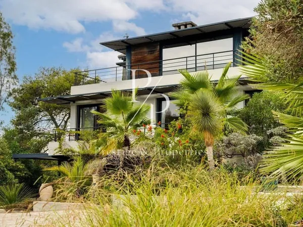 Villa 10 pièces 245 m²