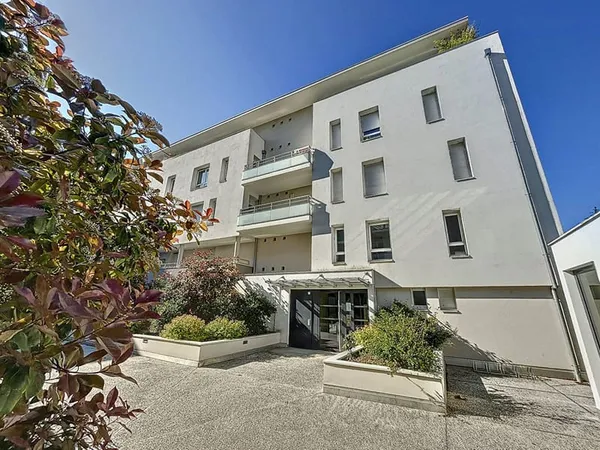 Appartement type 2 dans un immeuble de 2018 de 46 M2 AVEC ST