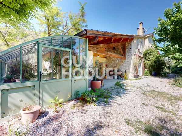 Propriété en pierres de 227 m² - 21 ha - DIVAJEU 26400