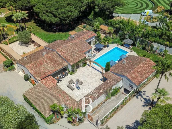 RAMATUELLE - VILLA 8 CHAMBRES - PROCHE PLAGE ET VILLAGE DE SAINT-TROPEZ - PISCINE